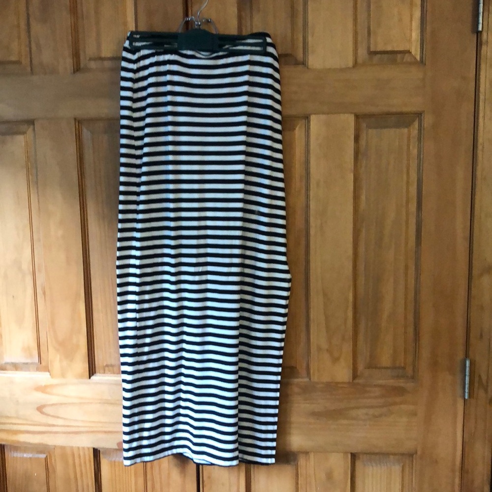 Black and white maxi skirt size small